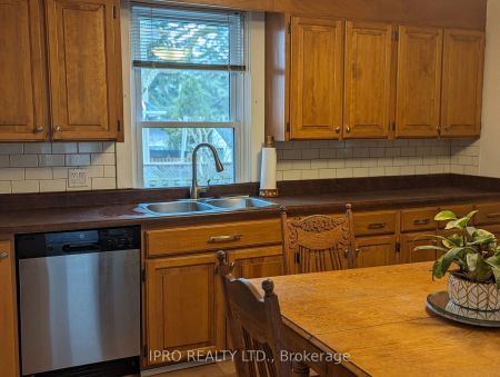 Detached Home For Lease | W9256844 - Photo 5