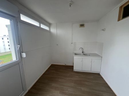 Location - Appartement T3 - 51 m² - Grand-Charmont - Photo 3