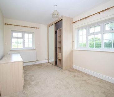 4 bedroom detached house to rent - Photo 4