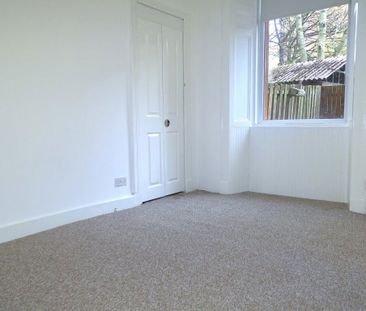 To Let 2 Bed Flat - Photo 4