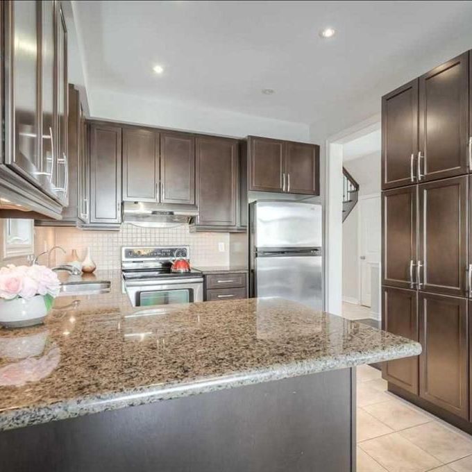 For Lease - 77 Reynolds Crescent, Aurora, Ontario - Photo 1
