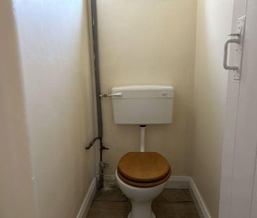 2 bedroom semi-detached house to rent - Photo 6