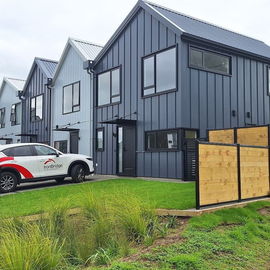 15 Joseph Bolton Crescent, Wallaceville - Photo 1