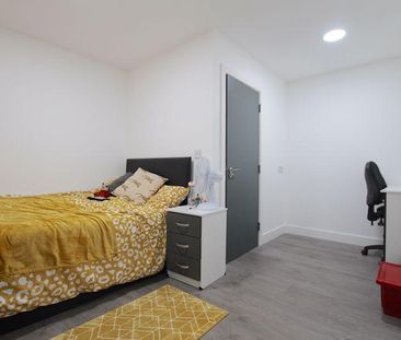 6 bedroom terraced house to rent - Photo 4