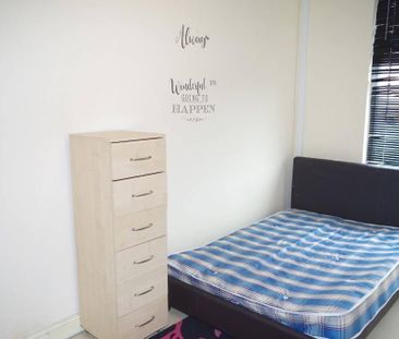 4 bedroom house share to rent - Photo 2