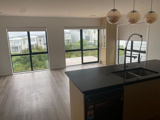 Stunning 4BR New Build in Flat Bush - Photo 1