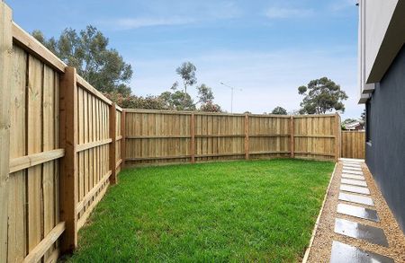 43 Kavanagh Crescent, Keilor Downs VIC 3038 - Photo 2