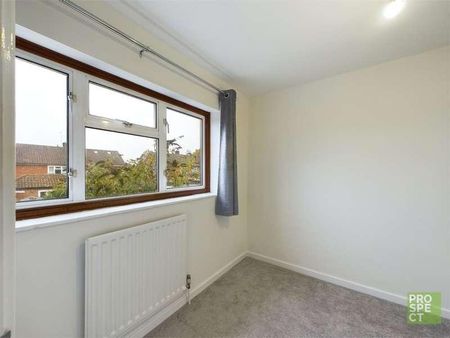 Mitcham Road, Camberley, Surrey, GU15 - Photo 4