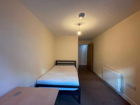3 bedroom flat to rent - Photo 3