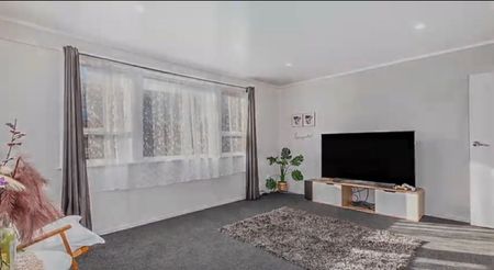 Family home near to porirua City and motorway - Photo 5