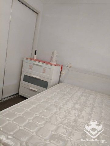 THOWNHOUSE IN FAMILY-FRIENDLY NOTTINGHAM SQUARE Furnished - Photo 3