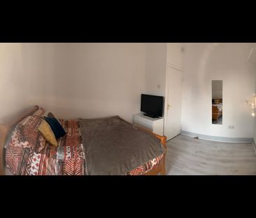 3 Bed Flat, Katherine Road, E7 - Photo 1