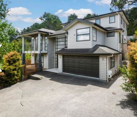 Spacious 6BR Retreat in Albany Heights - Photo 3