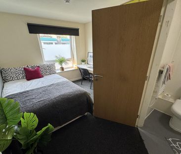 1 bedroom in a flat share to rent - Photo 4