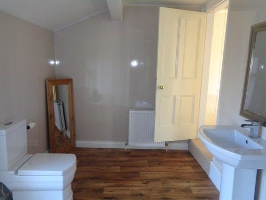 2 bedroom property to rent - Photo 1