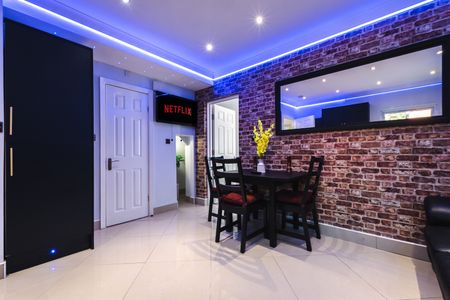Room in a Shared Flat, Gables Lodge -, RG1 - Photo 2