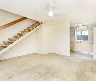 Beachside Living with Sea Views – Just Steps from the Sand! - Photo 2