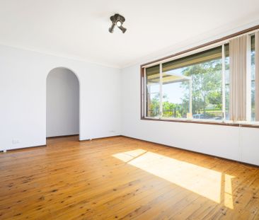 Spacious 3-Bedroom Family Home in Sought-After Bonnyrigg Heights Lo... - Photo 6