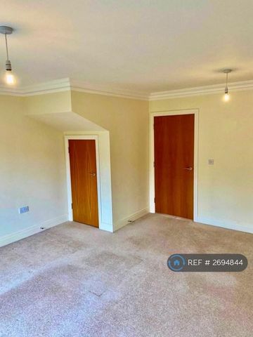 2 bedroom semi-detached house to rent - Photo 4