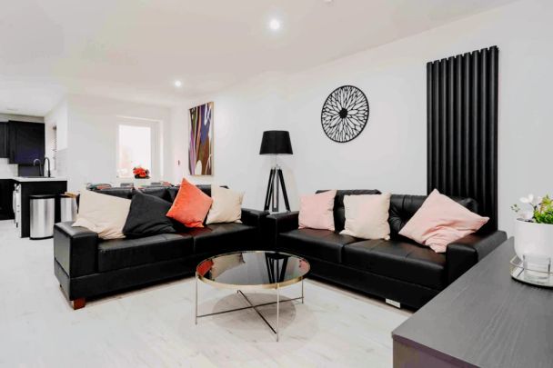 6 Beds 5 Baths - Photo 1