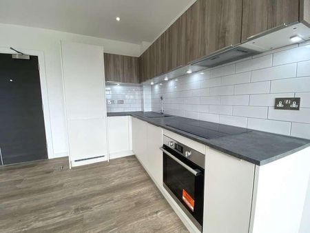 London Road, Staines-upon-thames, Surrey, TW18 - Photo 3