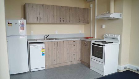 One Bedroom Inner City Living - Apartment 4 - Photo 5