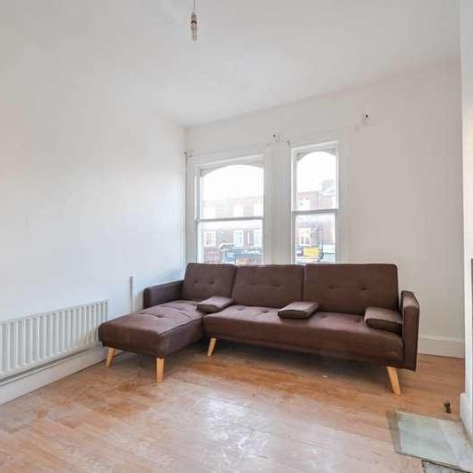 High Road Leytonstone, Leytonstone, E11 - Photo 1