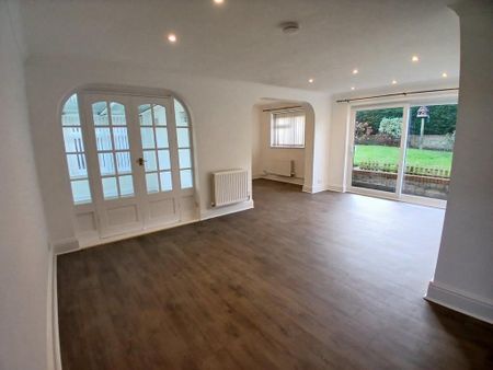 3 bedroom detached bungalow to rent - Photo 3