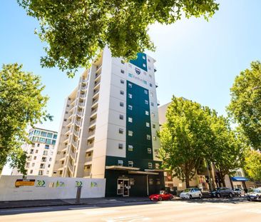 Sunny 2-Bedroom City Apartment - Photo 3