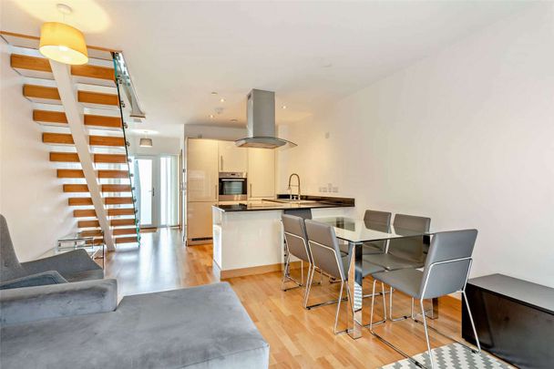 Three bedroom furnished townhouse - Photo 1