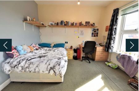 6 Bed - 3 Chiswick Street, Hyde Park, Leeds - LS6 1QE - Student - Photo 5