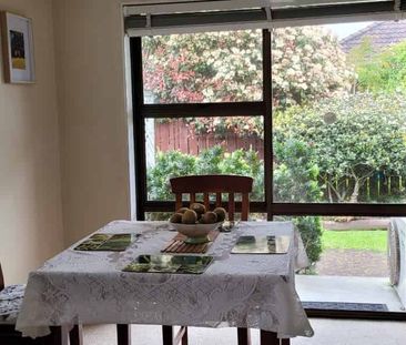 Beautiful tidy 2 bedroom home with large double bedrooms - Photo 2