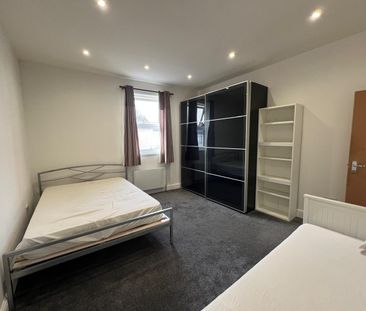 1 Bed Flat, St. Marys Road, IG1 - Photo 1
