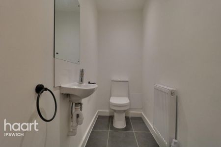 5 bedroom detached house to rent - Photo 3