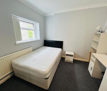 4 bedroom terraced house to rent - Photo 4
