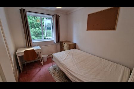 4 Bed Terraced House, Highcrown Mews, SO17 - Photo 4