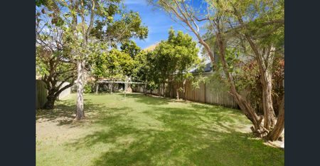 One Bedroom Cottage - Great Location - Photo 4