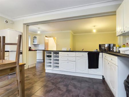 4 bedroom semi-detached house to rent - Photo 3