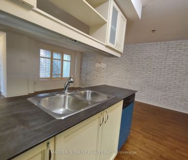 Condo Townhouse For Lease | E8143772 - Photo 4