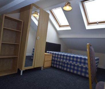 6 bedroom terraced house to rent - Photo 4