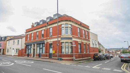 2 bedroom Flat To Let - Photo 5