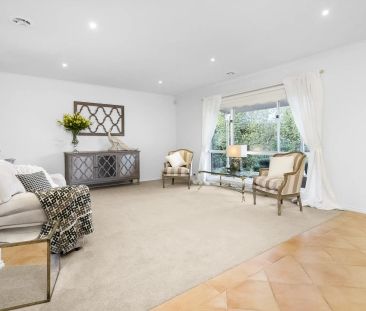 Stunning Family Home - Photo 2