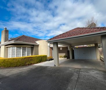 3 Bedroom Art Deco Home - Photo 6