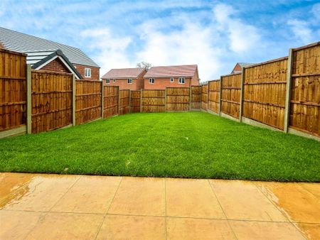 3 bedroom semi-detached house to rent - Photo 4