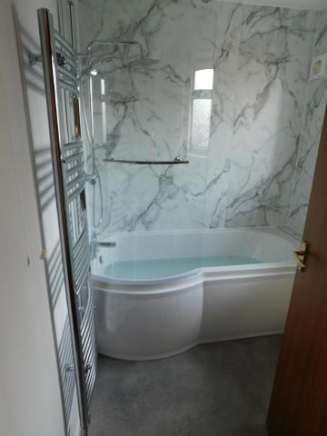 4 bedroom detached house to rent - Photo 2