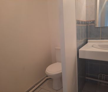 Location Appartement 2 pièces 38m² MARSEILLE 3ème - Photo 3