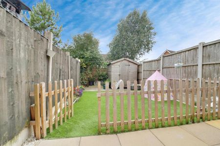 2 bedroom mews to rent - Photo 2