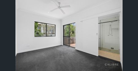 One of a kind - Oversized 5 bedroom apartment in super convenient location - Photo 4