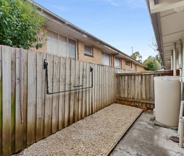 Freshly Updated Unit in Essendon - Photo 2