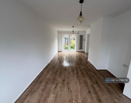 3 bedroom end of terrace house to rent - Photo 2